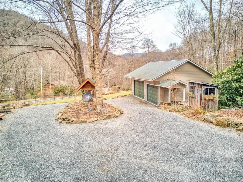 Property image 3 at 100 Jonathan Trail, Maggie Valley, NC 28751