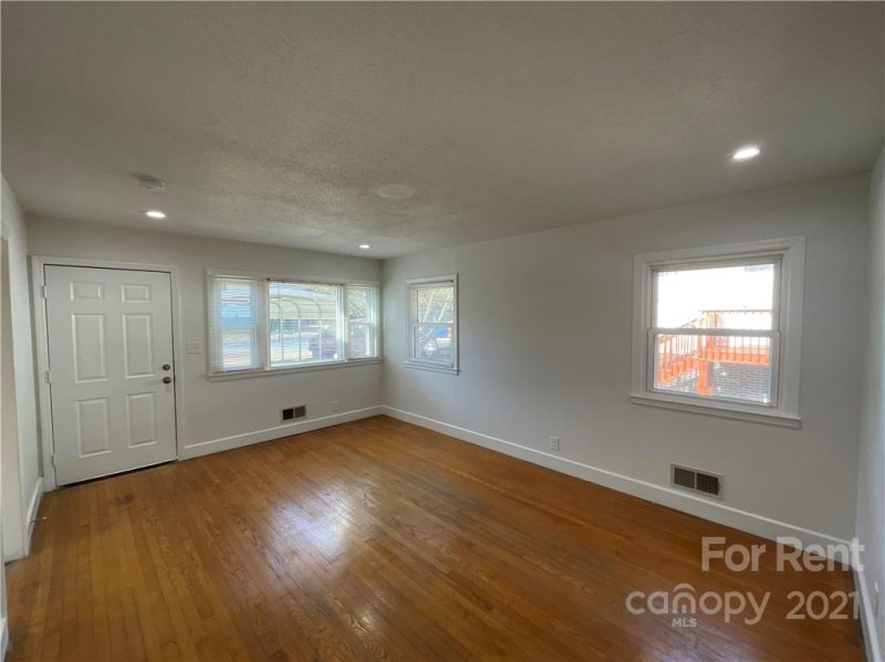 Property image 2 at 424 Walnut Avenue, Gastonia, NC 28054