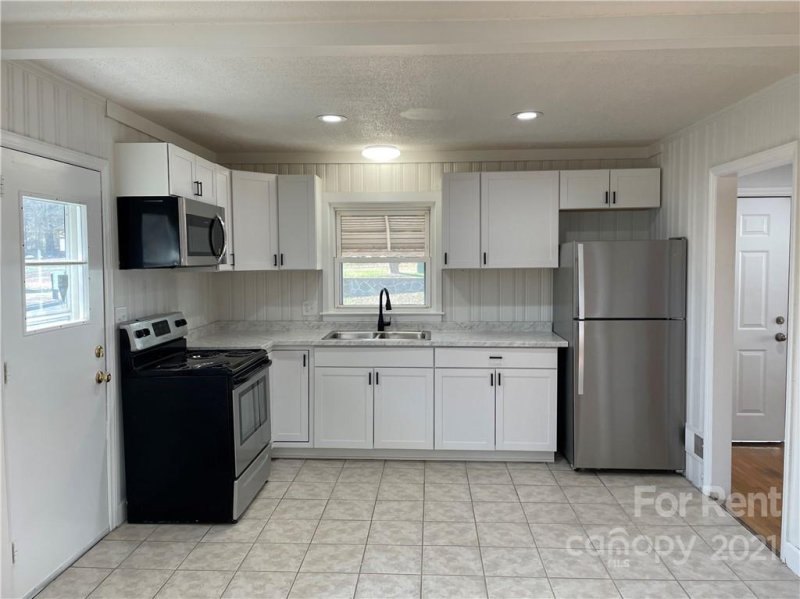 Property image 3 at 424 Walnut Avenue, Gastonia, NC 28054