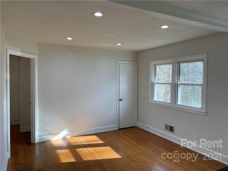 Property image 4 at 424 Walnut Avenue, Gastonia, NC 28054