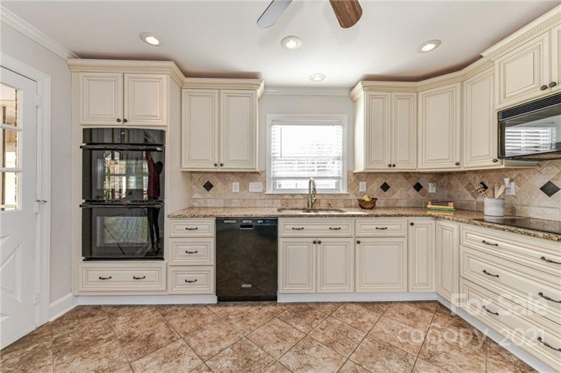Property image 3 at 7513 Monroe Road, Charlotte, NC 28212
