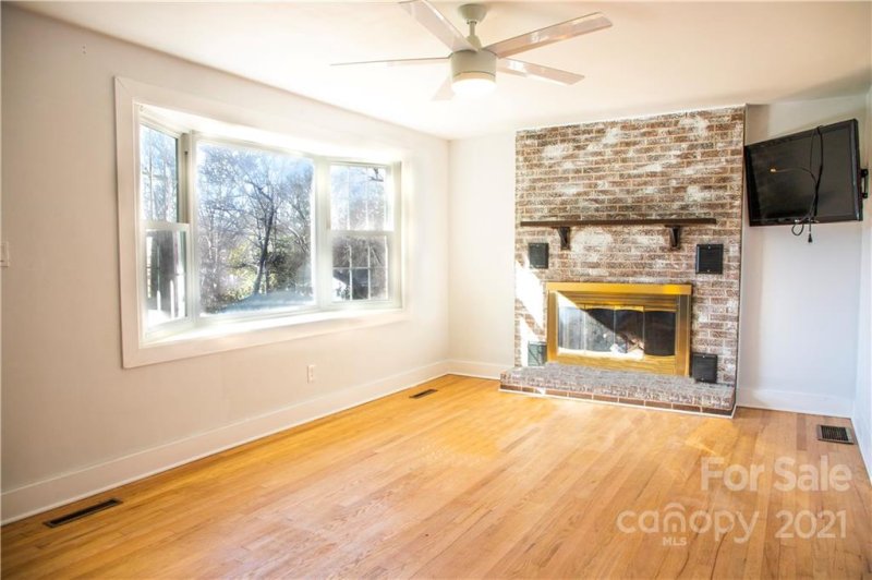 Property image 4 at 106 Elden Street, Hendersonville, NC 28791