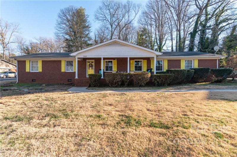 528 Stoneybrook Road