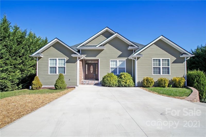 Property image 3 at 147 Climbing Aster Way, Asheville, NC 28806