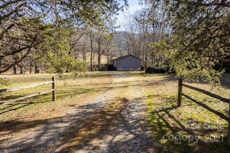 Property image 2 at 103 Edney Inn Road, Hendersonville, NC 28792