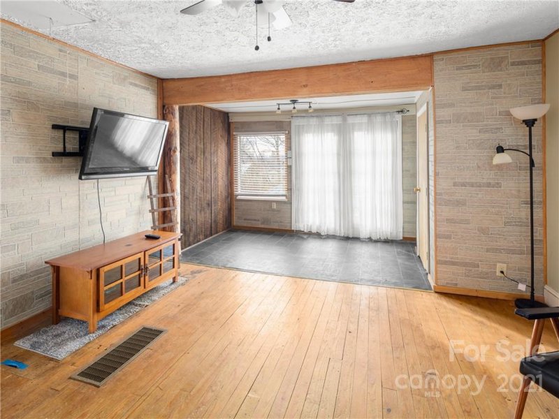 Property image 3 at 33 Ridge Road, Asheville, NC 28806