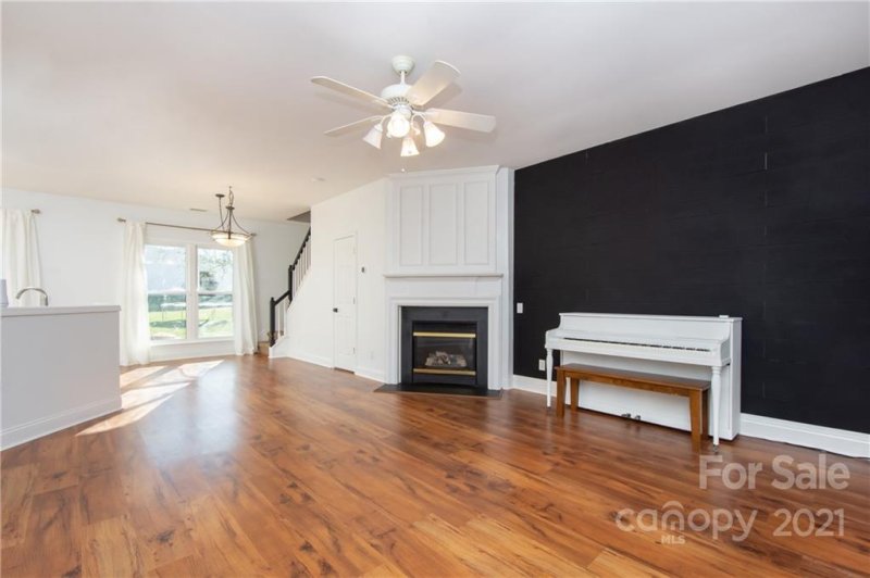 Property image 3 at 10414 Roundleaf Drive, Charlotte, NC 28213