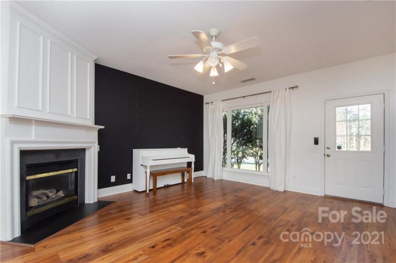 Property image 5 at 10414 Roundleaf Drive, Charlotte, NC 28213