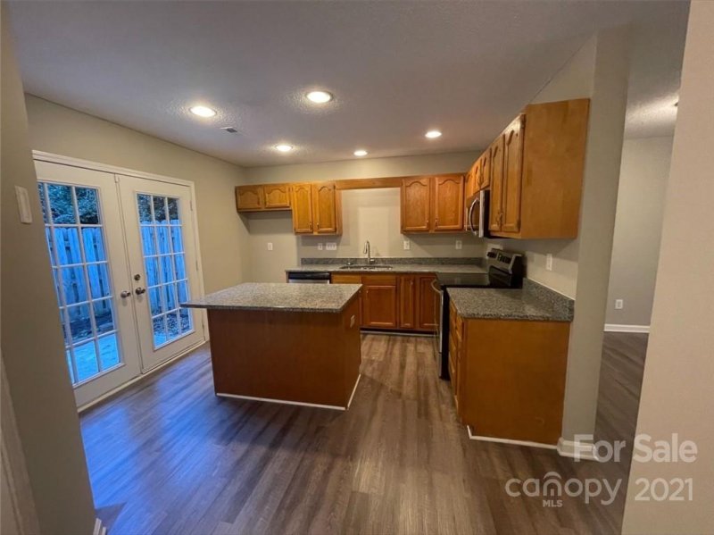 Property image 2 at 3844 Mosscroft Lane, Charlotte, NC 28215