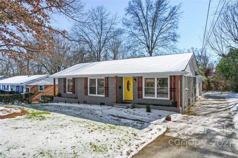 Property image 2 at 1901 Crestdale Drive, Charlotte, NC 28216