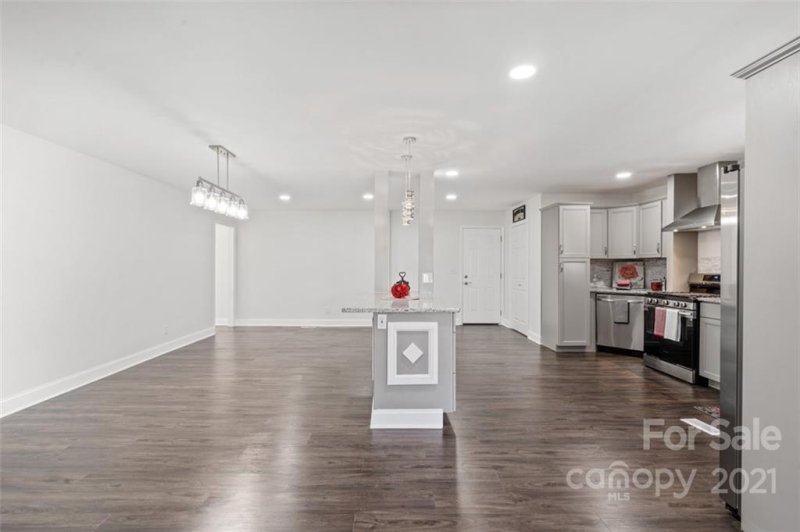 Property image 4 at 1901 Crestdale Drive, Charlotte, NC 28216