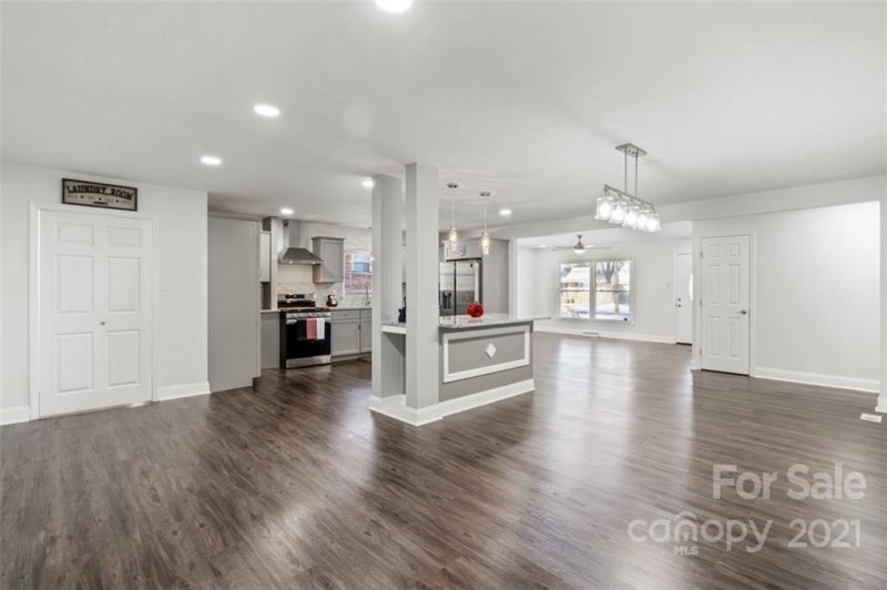 Property image 5 at 1901 Crestdale Drive, Charlotte, NC 28216