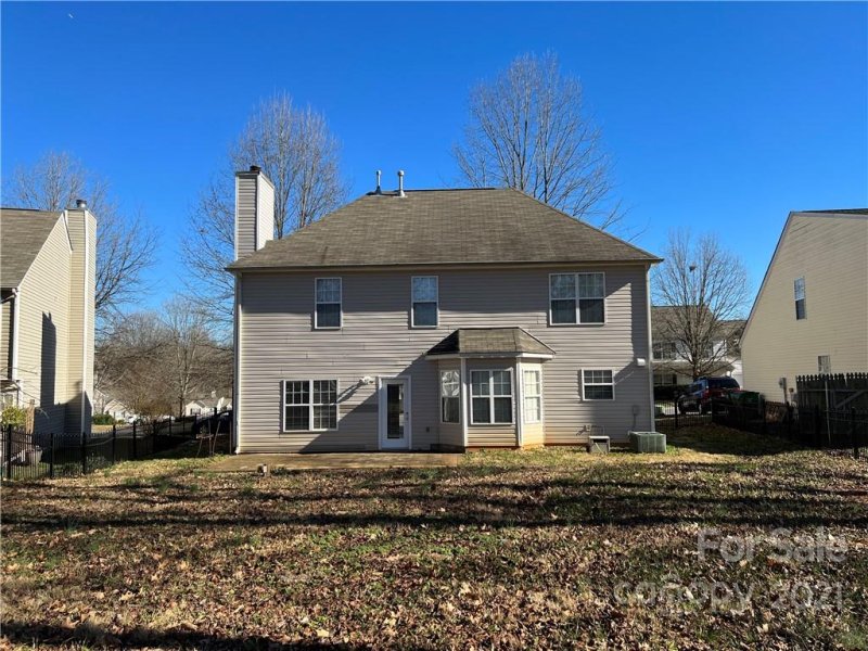 Property image 3 at 5621 Thompson Road, Charlotte, NC 28216
