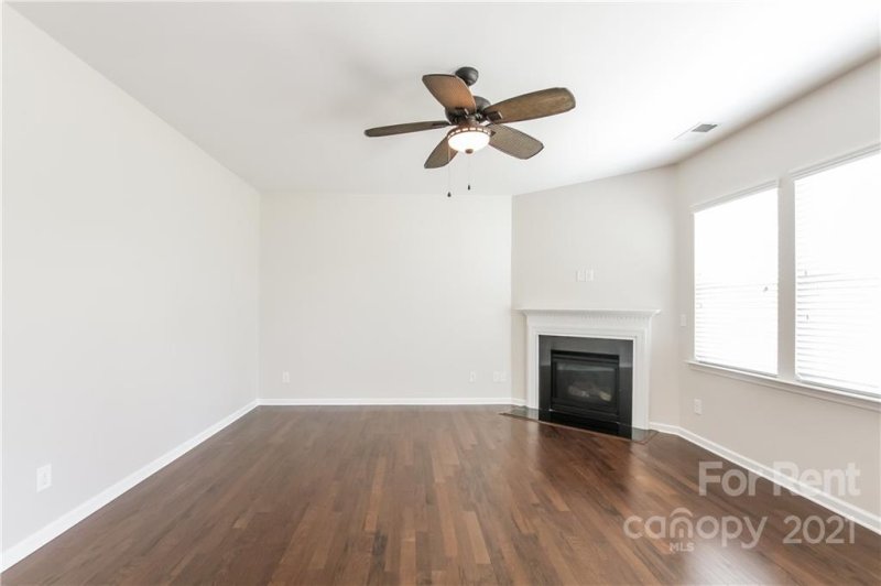 Property image 2 at 136 Glastonbury Drive, Mooresville, NC 28115