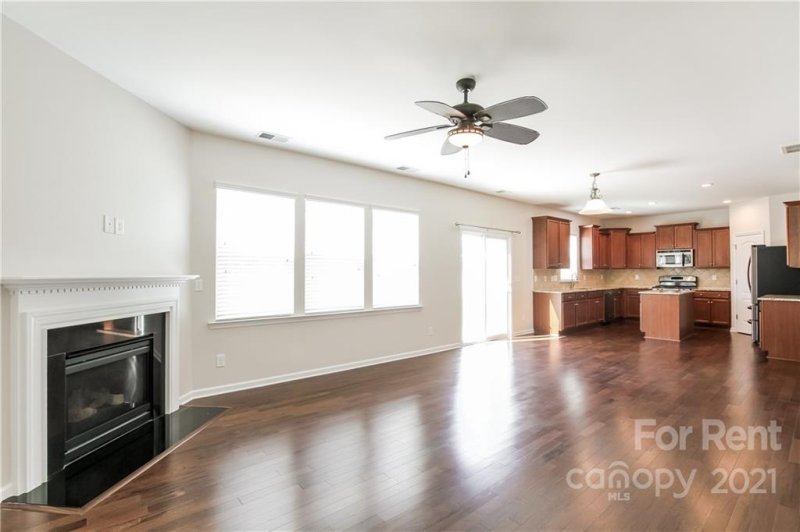 Property image 3 at 136 Glastonbury Drive, Mooresville, NC 28115