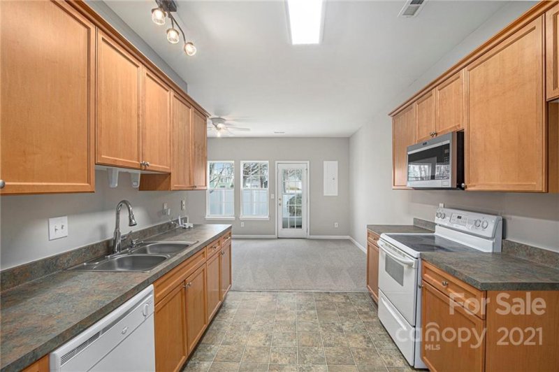 Property image 2 at 4140 Kenton Glenn Court, Concord, NC 28027