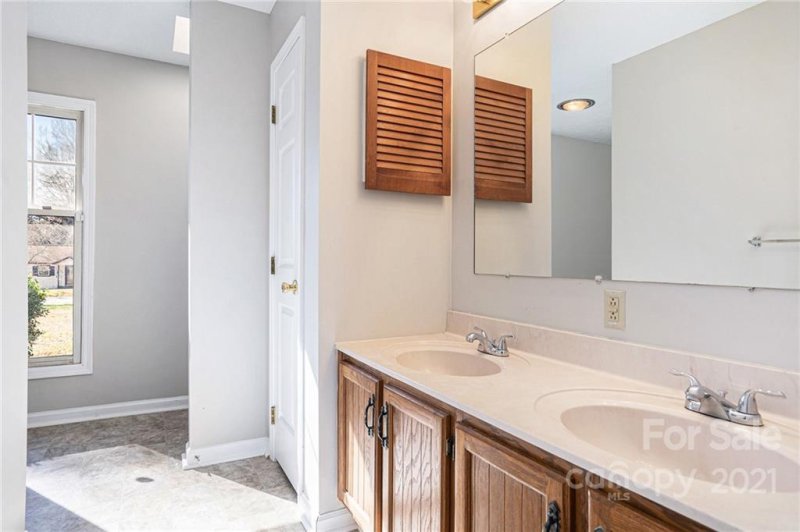 Property image 4 at 517 Catawba Circle, Matthews, NC 28104