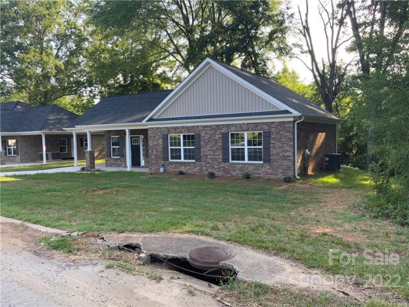 Property image 2 at 161 Ole East Pointe Drive, York, SC 29745