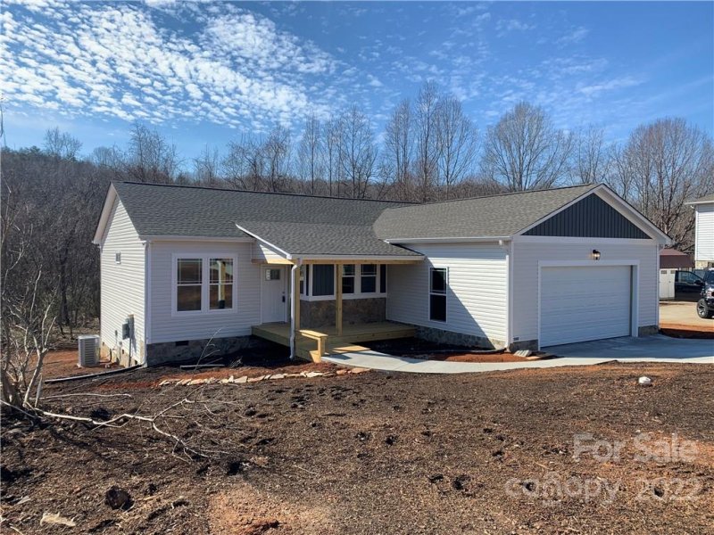 Property image 2 at 1560 Farmington Hills Drive, Conover, NC 28613