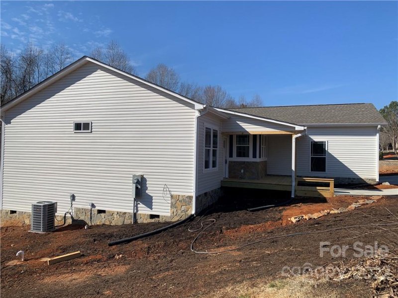 Property image 3 at 1560 Farmington Hills Drive, Conover, NC 28613