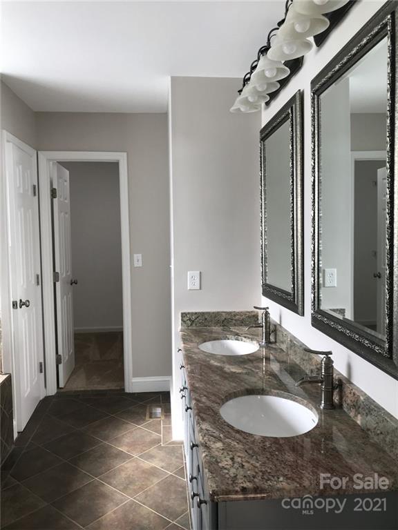 Property image 3 at 12224 Hickory Knoll Court, Matthews, NC 28105