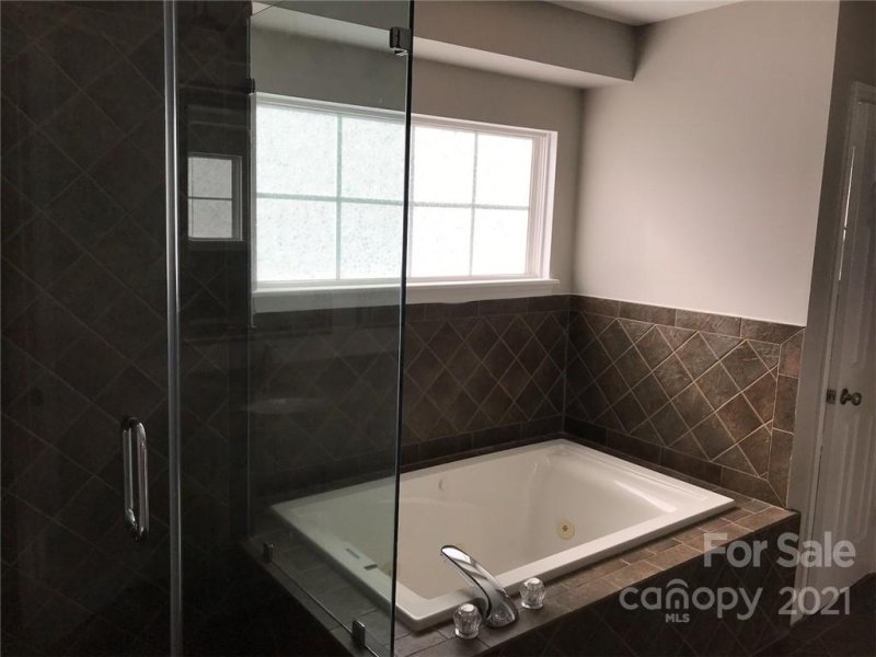 Property image 4 at 12224 Hickory Knoll Court, Matthews, NC 28105