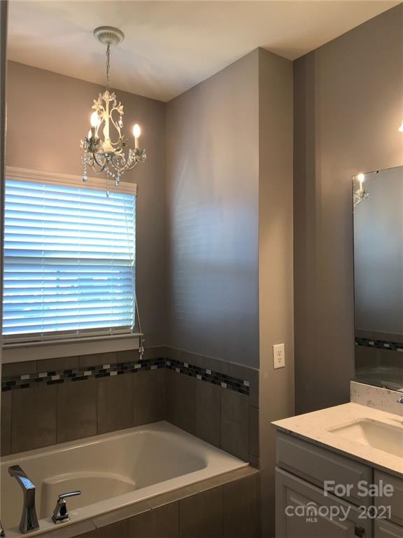 Property image 3 at 1931 Catkin Lane, Charlotte, NC 28205