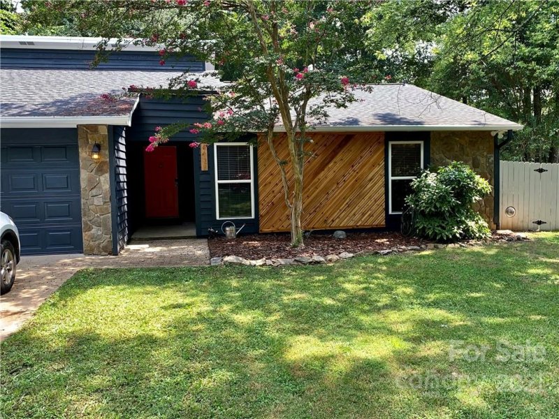 Property image 2 at 4632 Butterwick Lane, Charlotte, NC 28212