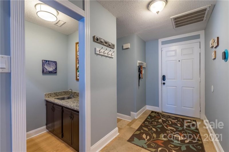 Property image 4 at 4632 Butterwick Lane, Charlotte, NC 28212