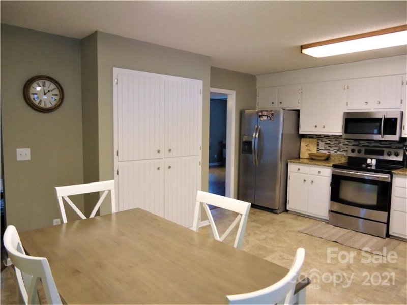 Property image 2 at 936 Park Circle, Lincolnton, NC 28092