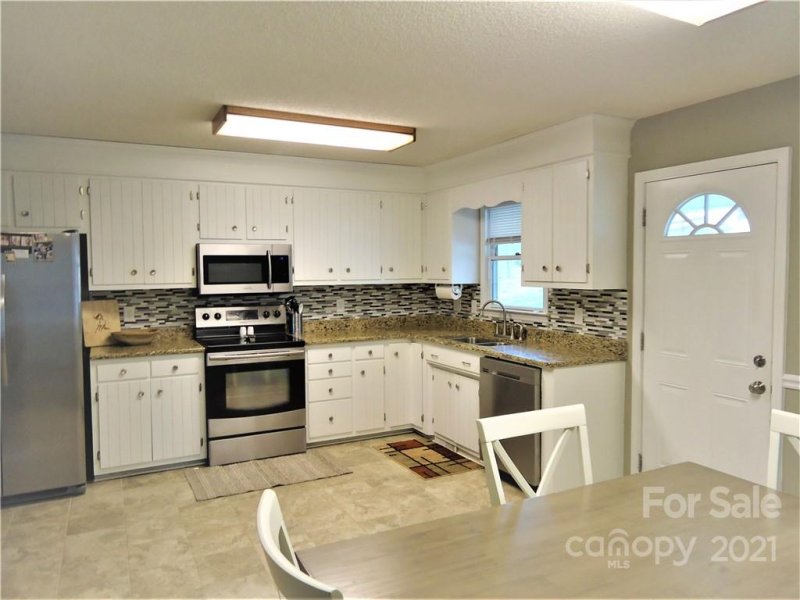 Property image 3 at 936 Park Circle, Lincolnton, NC 28092