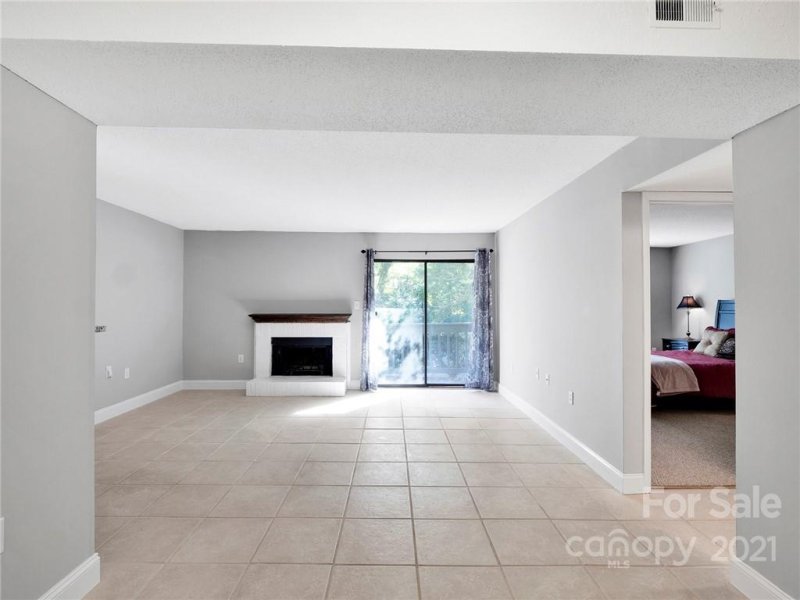 Property image 2 at 5024 Sardis Road, Charlotte, NC 28270