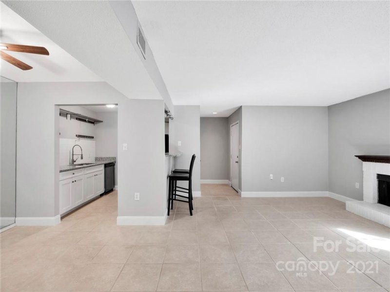 Property image 3 at 5024 Sardis Road, Charlotte, NC 28270