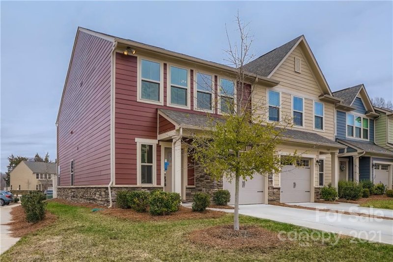 Property image 3 at 303 Pond Place Lane, Matthews, NC 28104