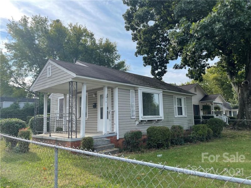 Property image 2 at 1914 Double Oaks Road, Charlotte, NC 28206