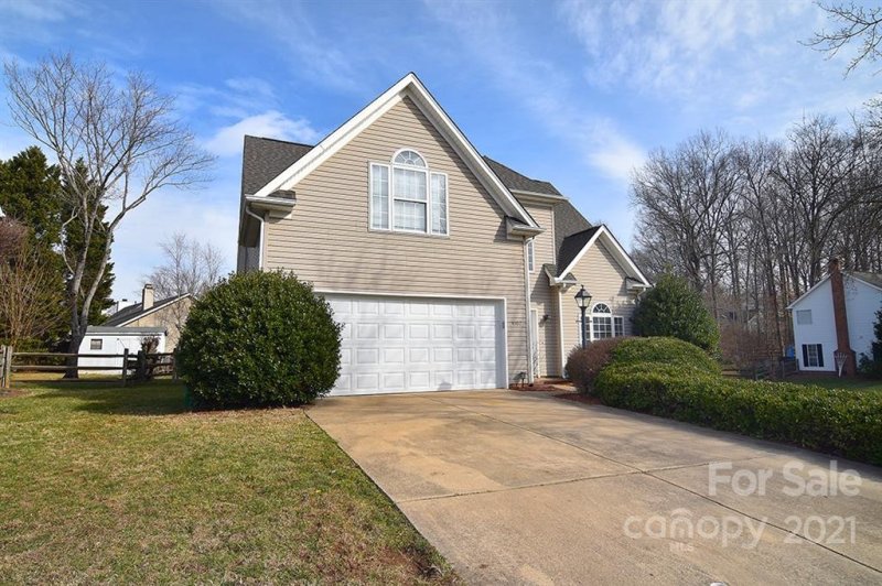 Property image 2 at 4102 Huntmeadow Drive, Charlotte, NC 28269