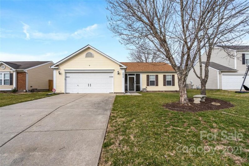 3015 Hawick Commons Drive