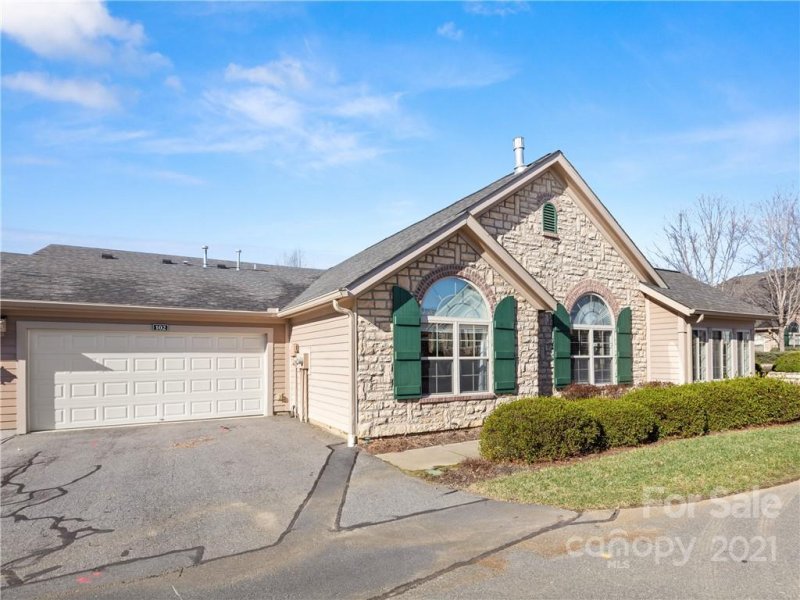 Property image 2 at 102 Mountain Meadow Circle, Weaverville, NC 28787