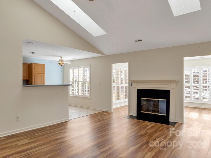 Property image 4 at 402 Silo Drive, Asheville, NC 28806