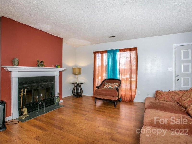 Property image 3 at 207 Scottlynn Drive, Asheville, NC 28806