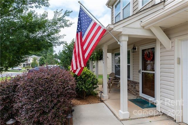 Property image 2 at 2124 Lake Vista Drive, Mount Holly, NC 28120