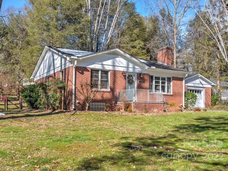 Property image 2 at 391 Wakefield Drive, Hendersonville, NC 28792