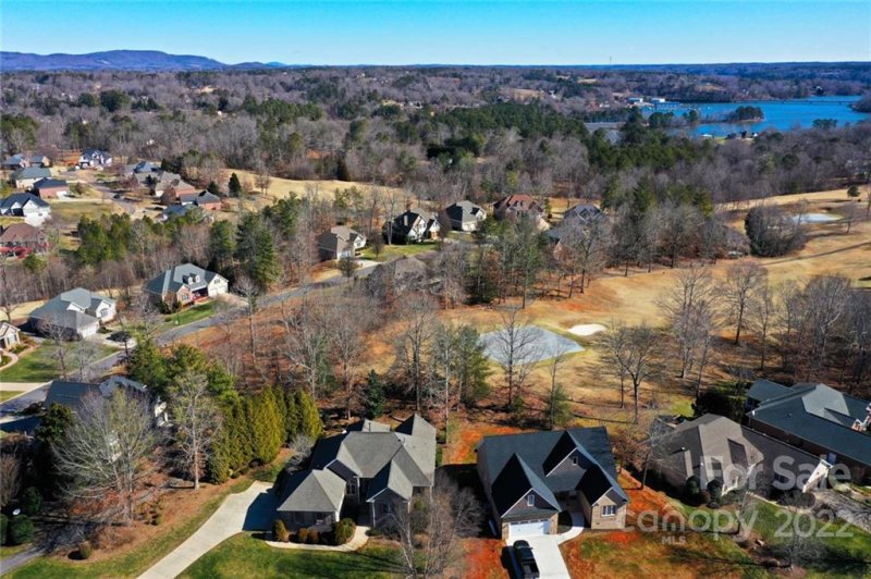 Property image 2 at 914 Players Ridge Road, Hickory, NC 28601