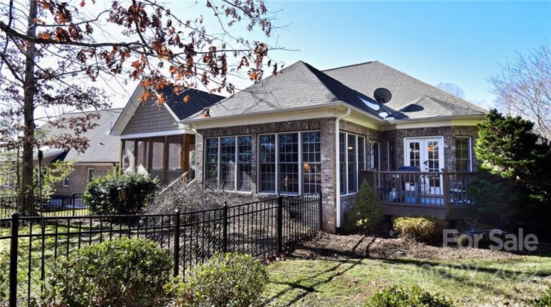 Property image 3 at 914 Players Ridge Road, Hickory, NC 28601