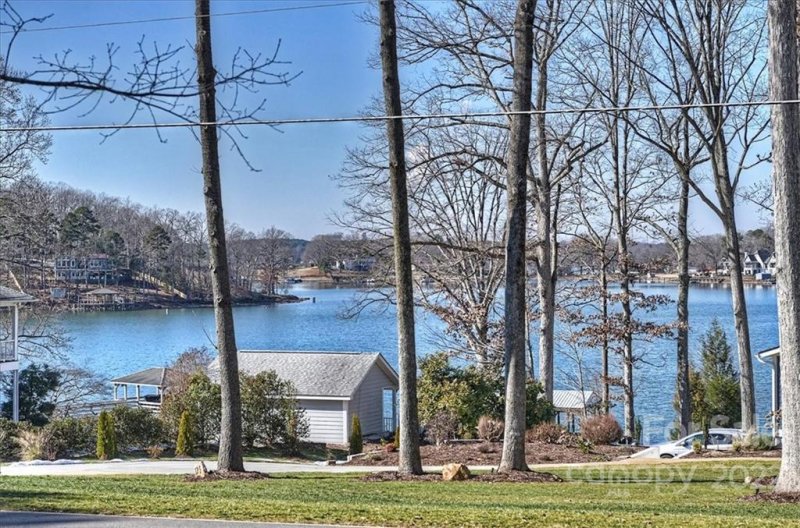 Property image 3 at 326 Riverwood Road, Mooresville, NC 28117