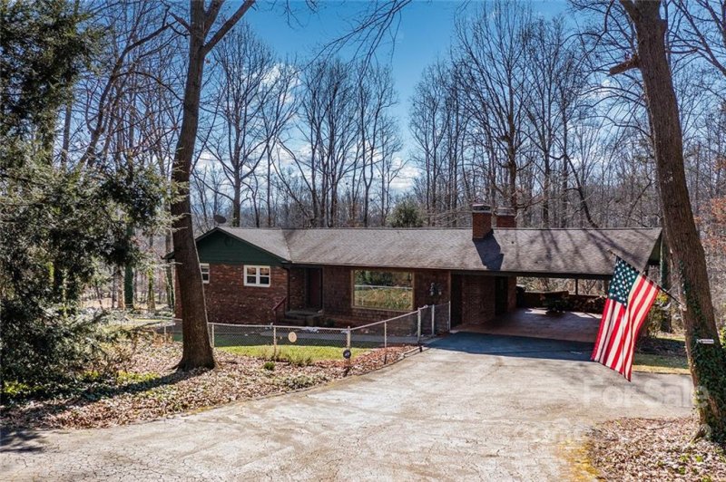 Property image 2 at 204 Brentwood Circle, Morganton, NC 28655