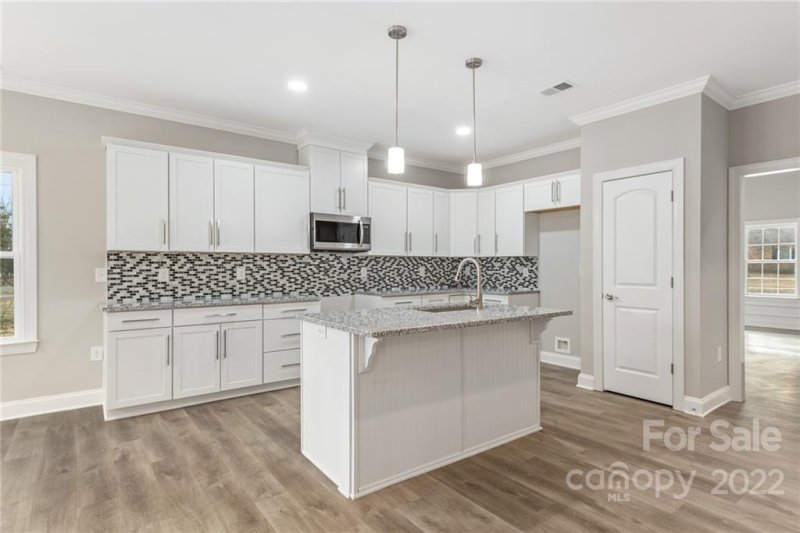 Property image 4 at 915 Owen Boulevard, Charlotte, NC 28213