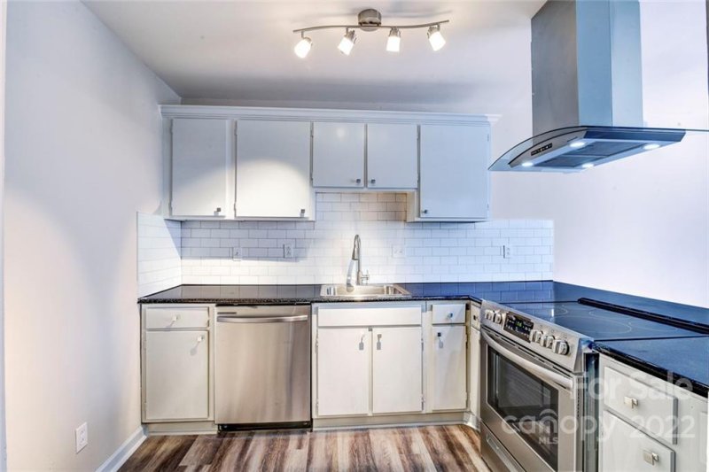 1615 Merry Oaks Road