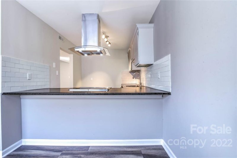 Property image 3 at 1615 Merry Oaks Road, Charlotte, NC 28205