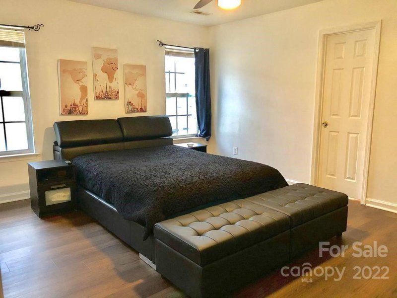 Property image 3 at 3530 Crestridge Drive, Charlotte, NC 28217